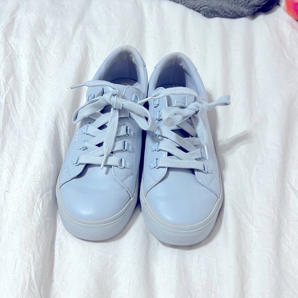 Tommy Hilfiger Shoes - Picture 1 of 3